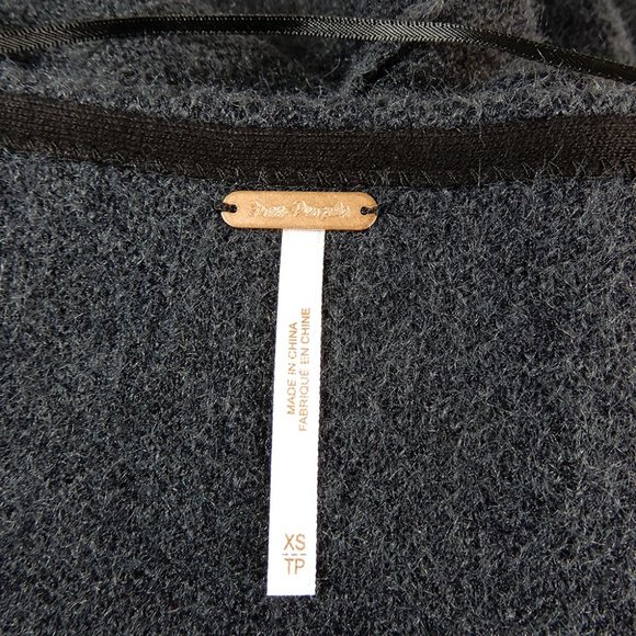 FREE PEOPLE Sweater Weather Size XS V-Neck Oversized Black Thick Knit NEW $128 - Picture 7 of 9